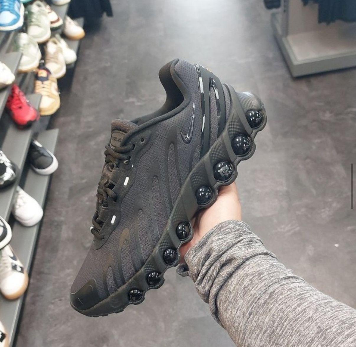 Nike airmax DN8 black red