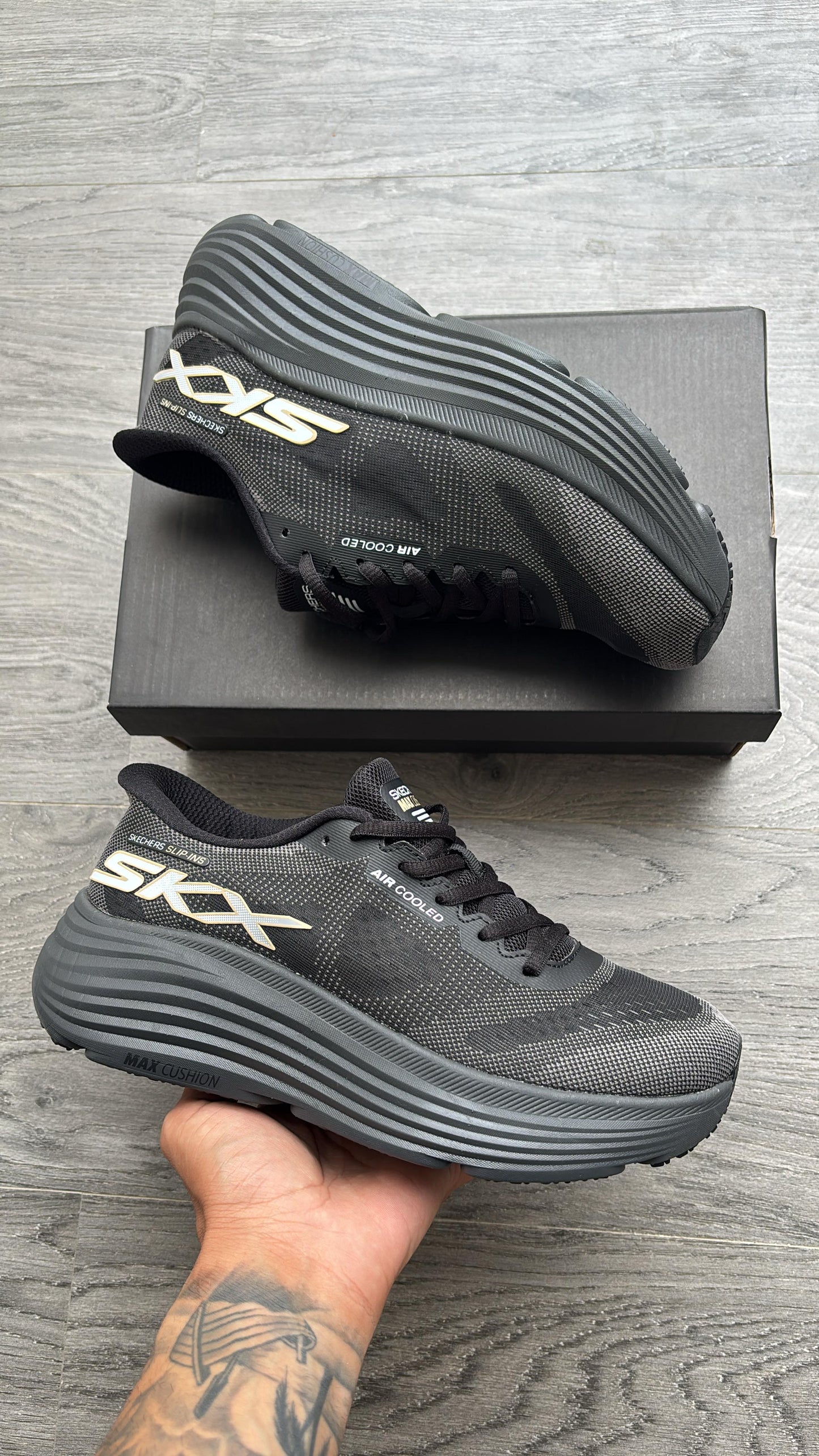 Skechers max cusion slip in