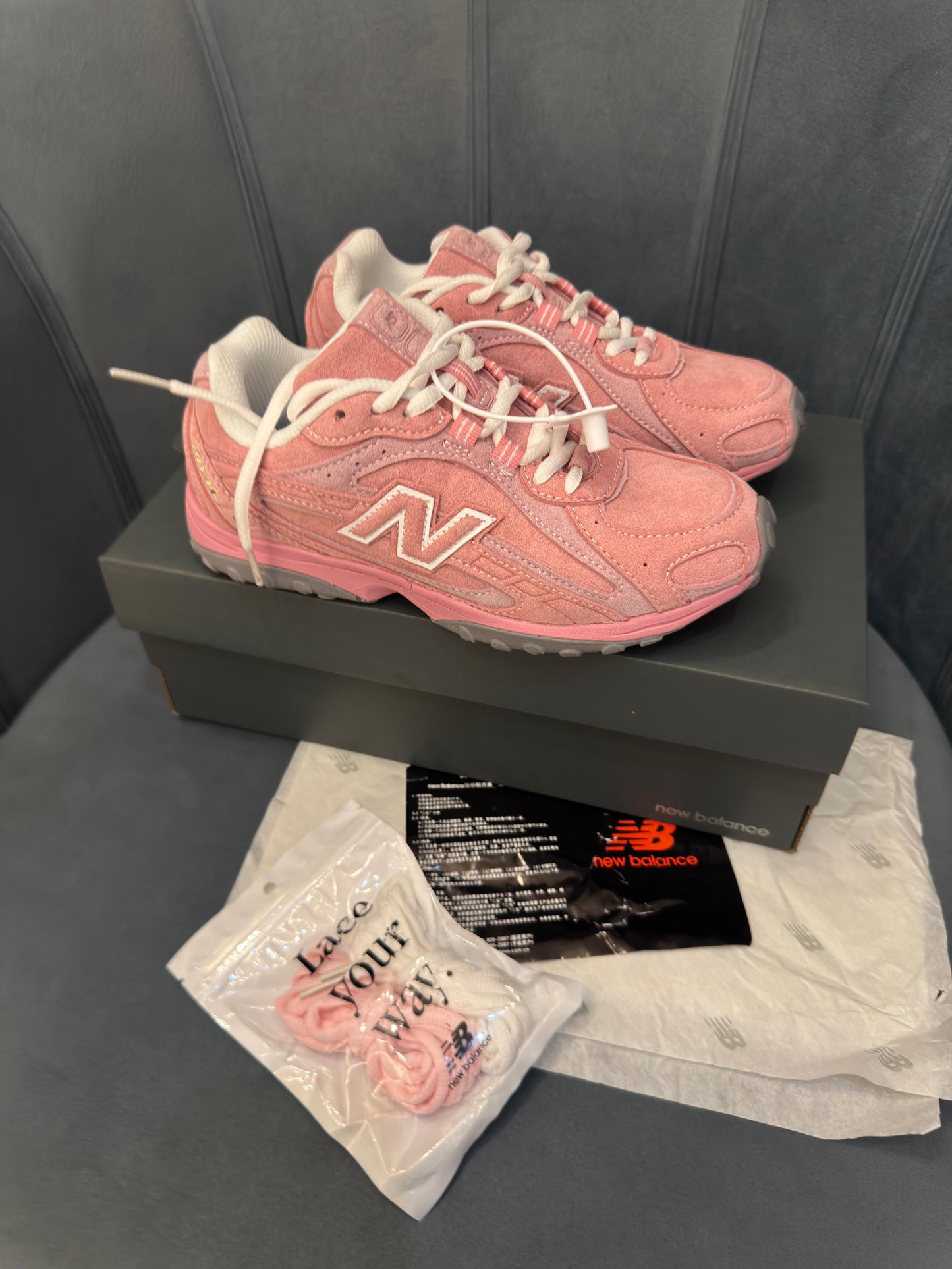 New balance 204L black pastel pink