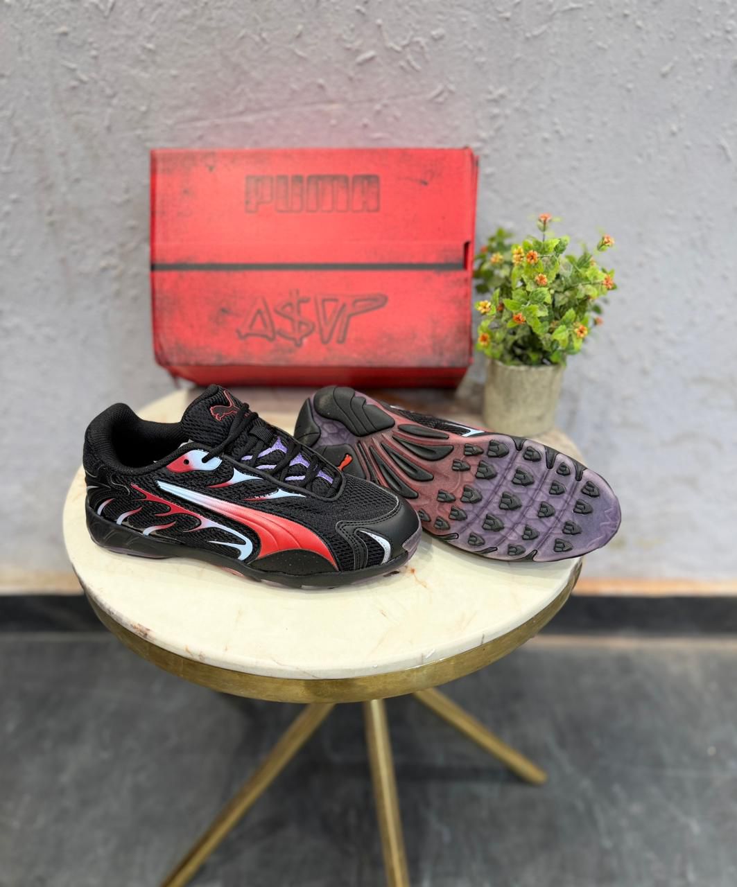 Puma inhale asap pale red