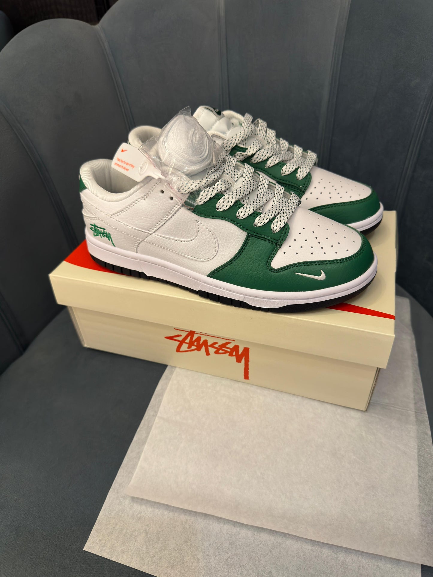 Nike air jordans retro 1 low undefeated