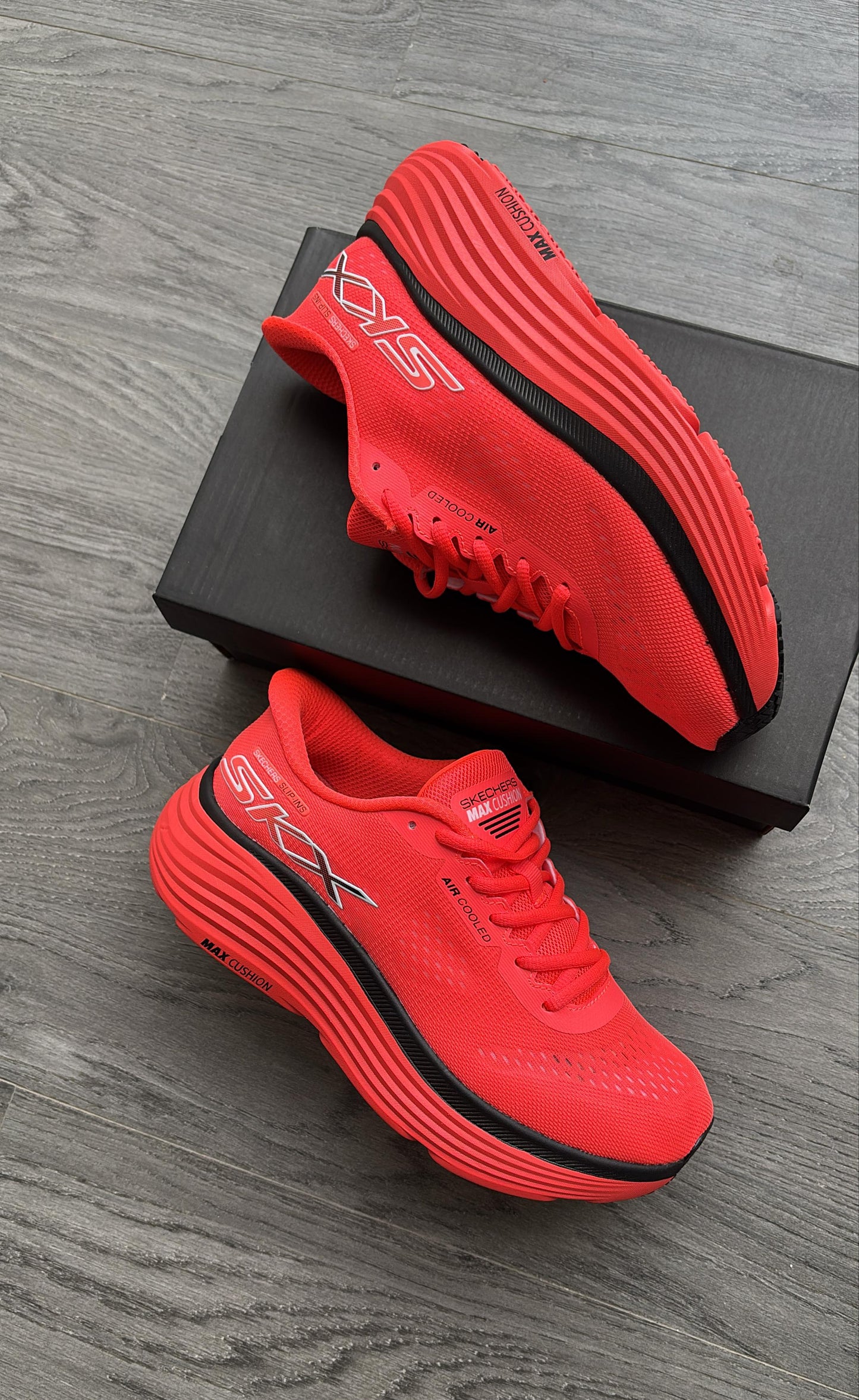 Skechers max cusion slip in