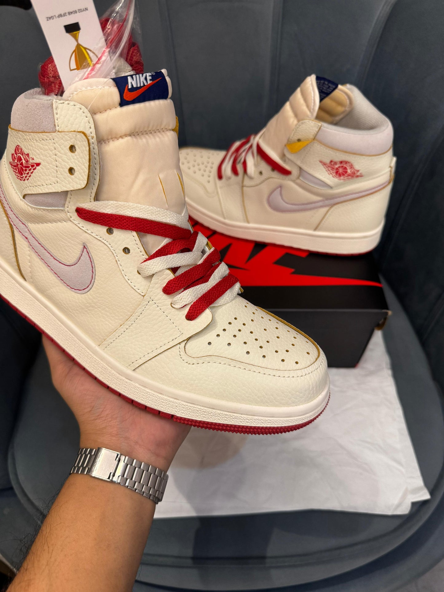 Nike air jordan retro 1 mid cinnabar