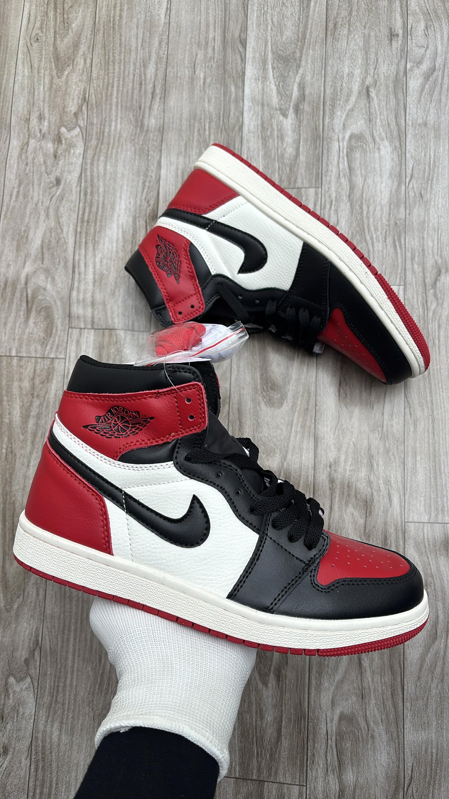 Nike air jordan 1s high bred toe