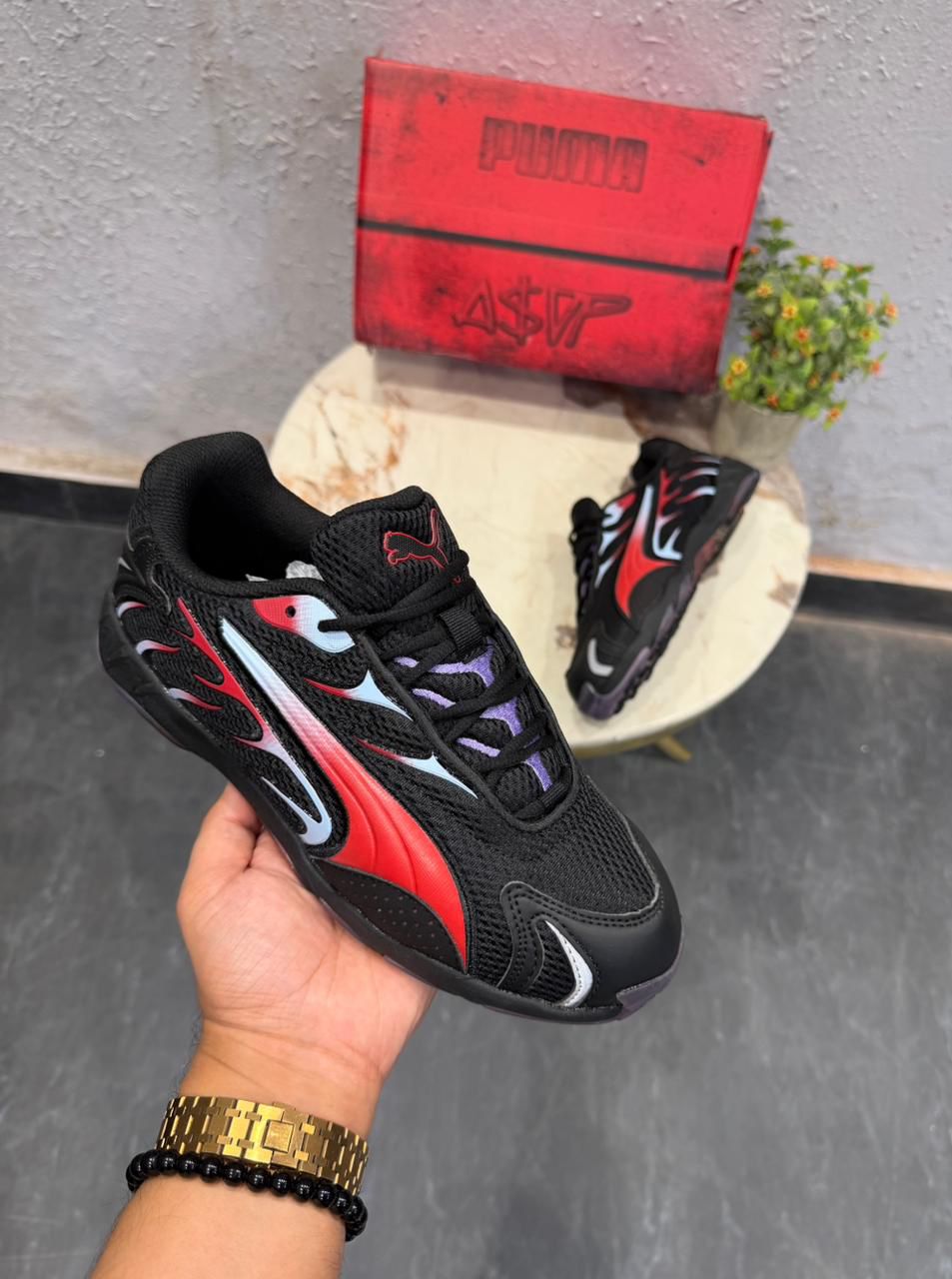 Puma inhale asap pale red
