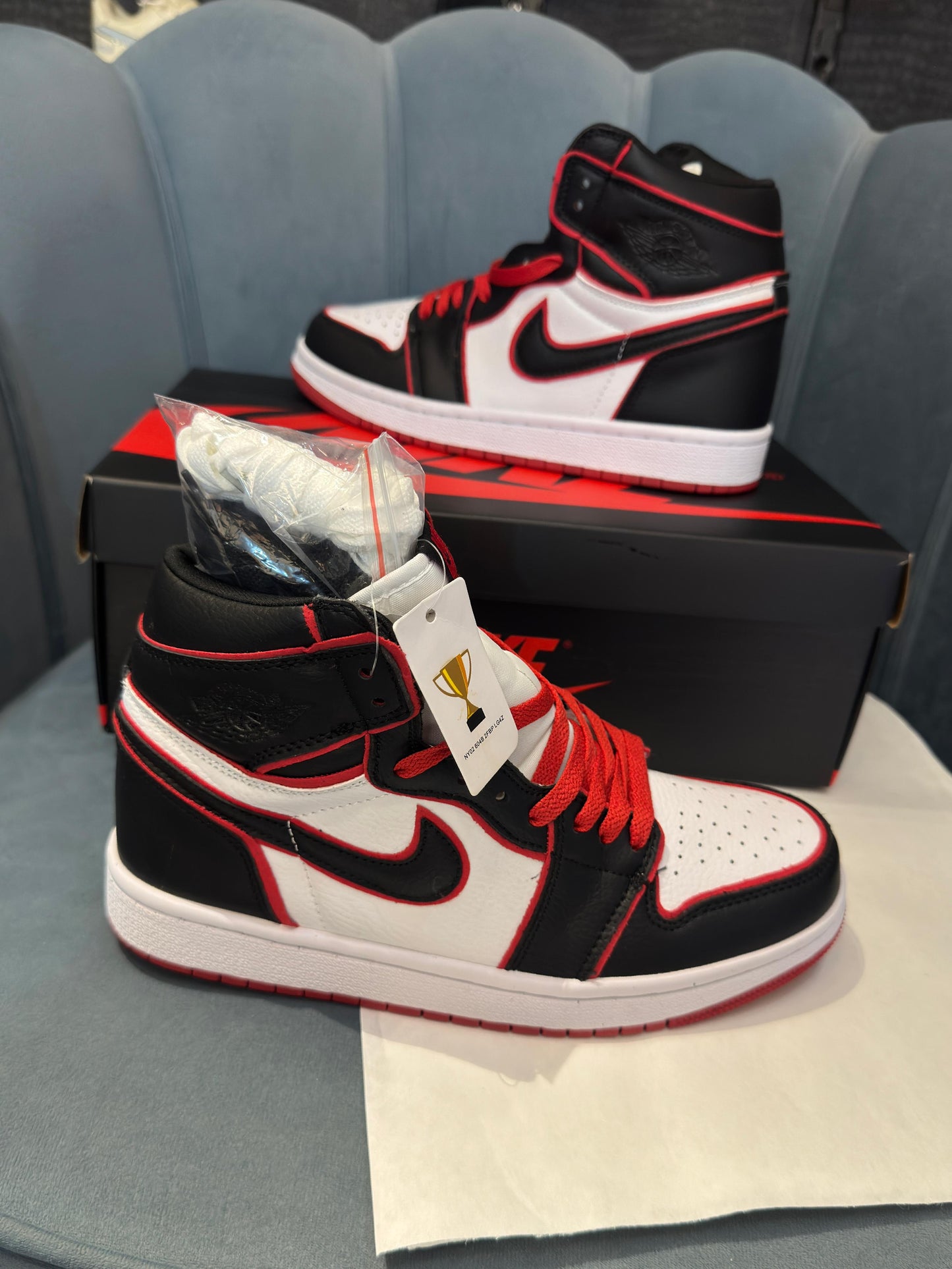 Nike air jordan 1s bloodline