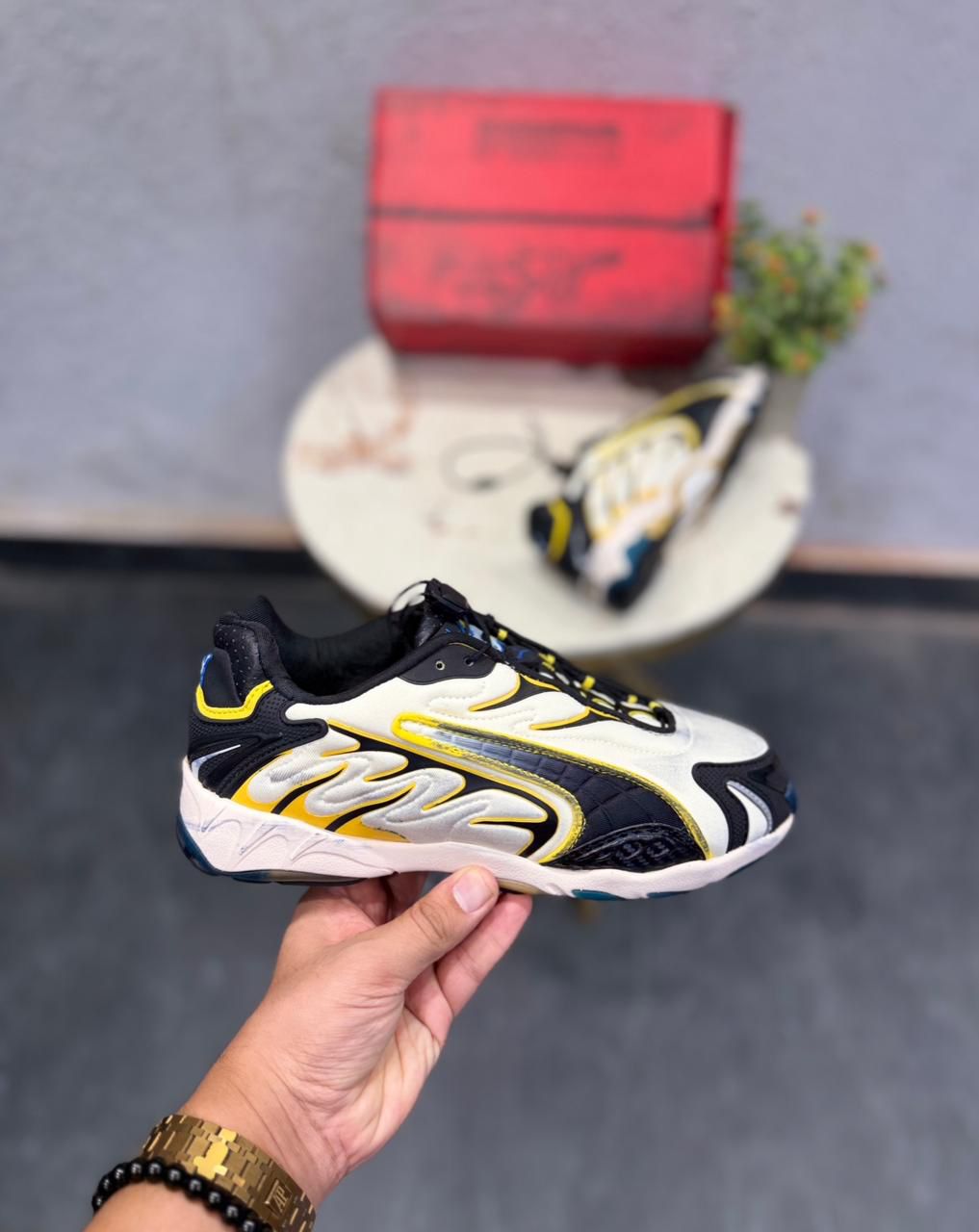 Puma inhale asap pale yellow