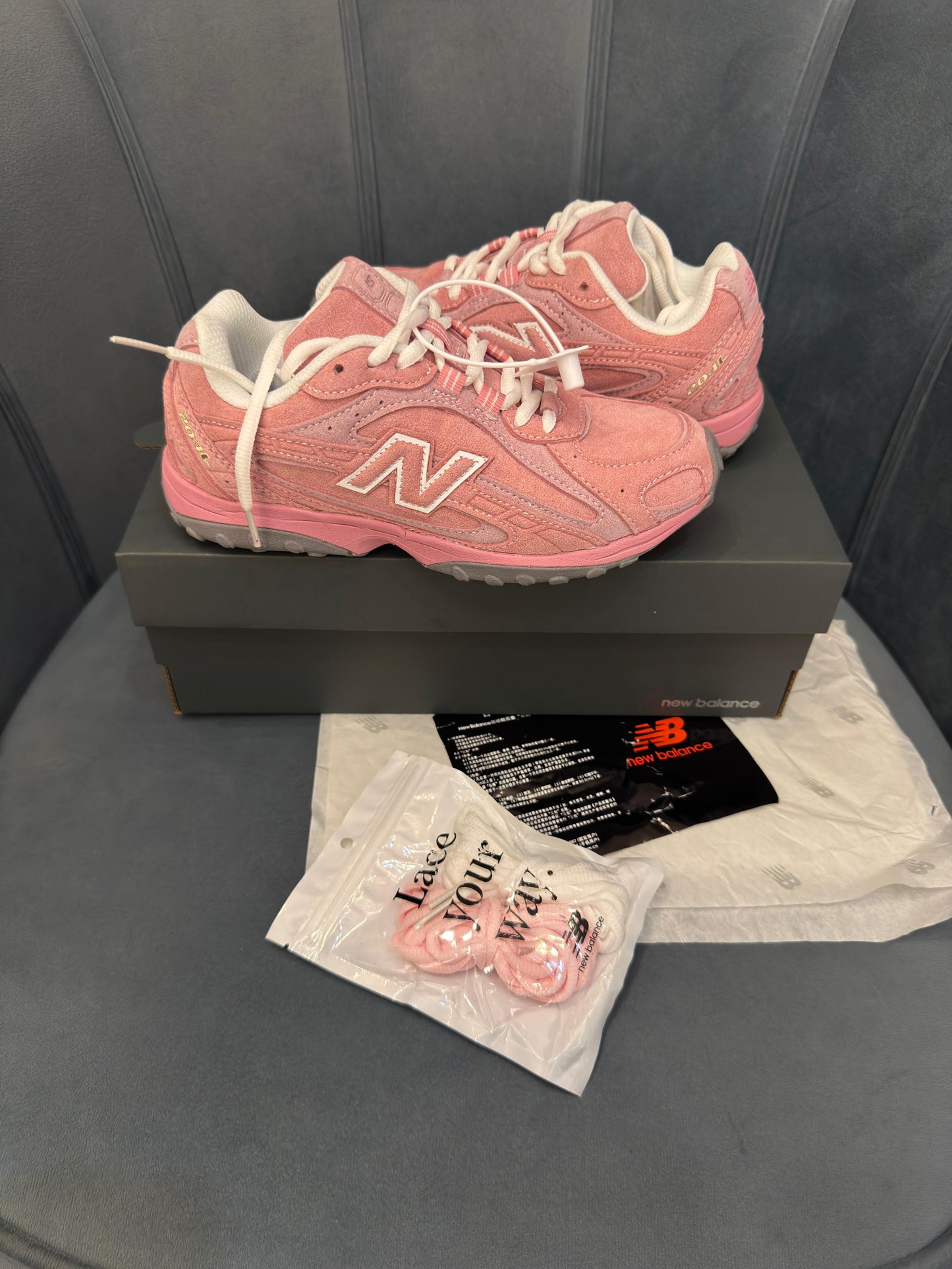 New balance 204L black pastel pink