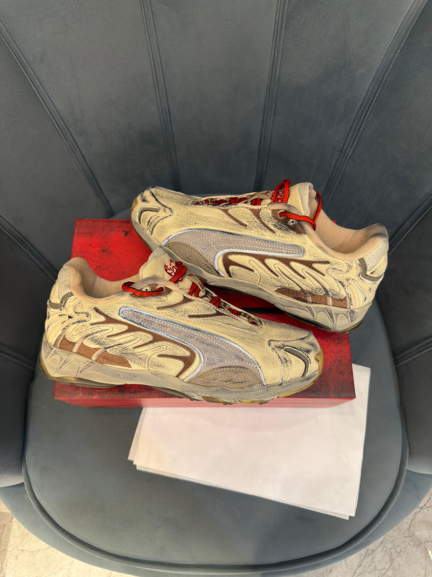 Puma inhale asap beige red white