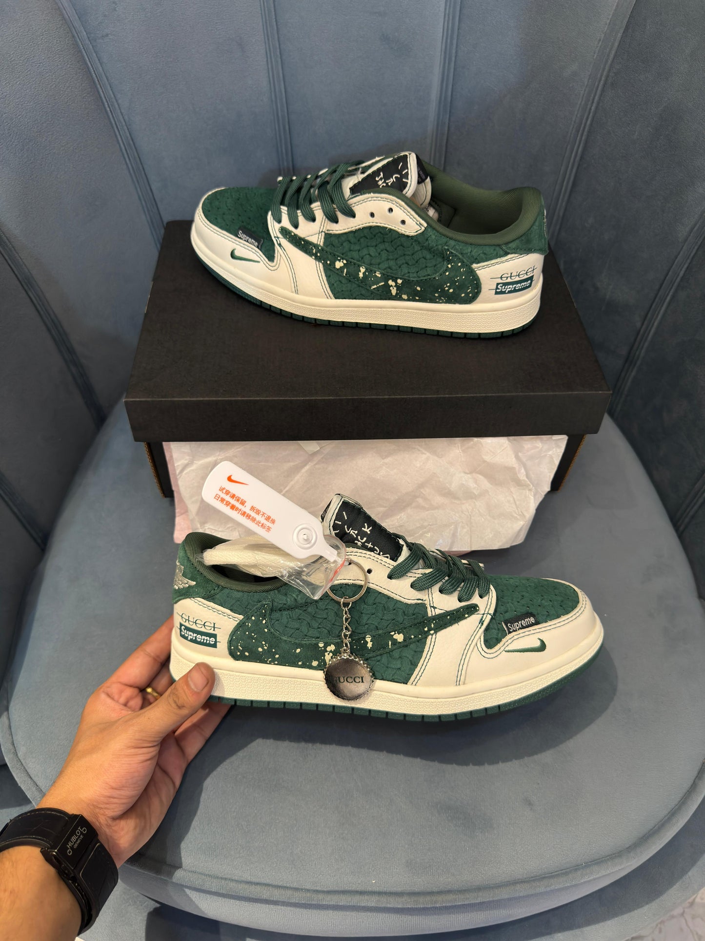 Nike air jordan retro 1 reverse supreme gucci