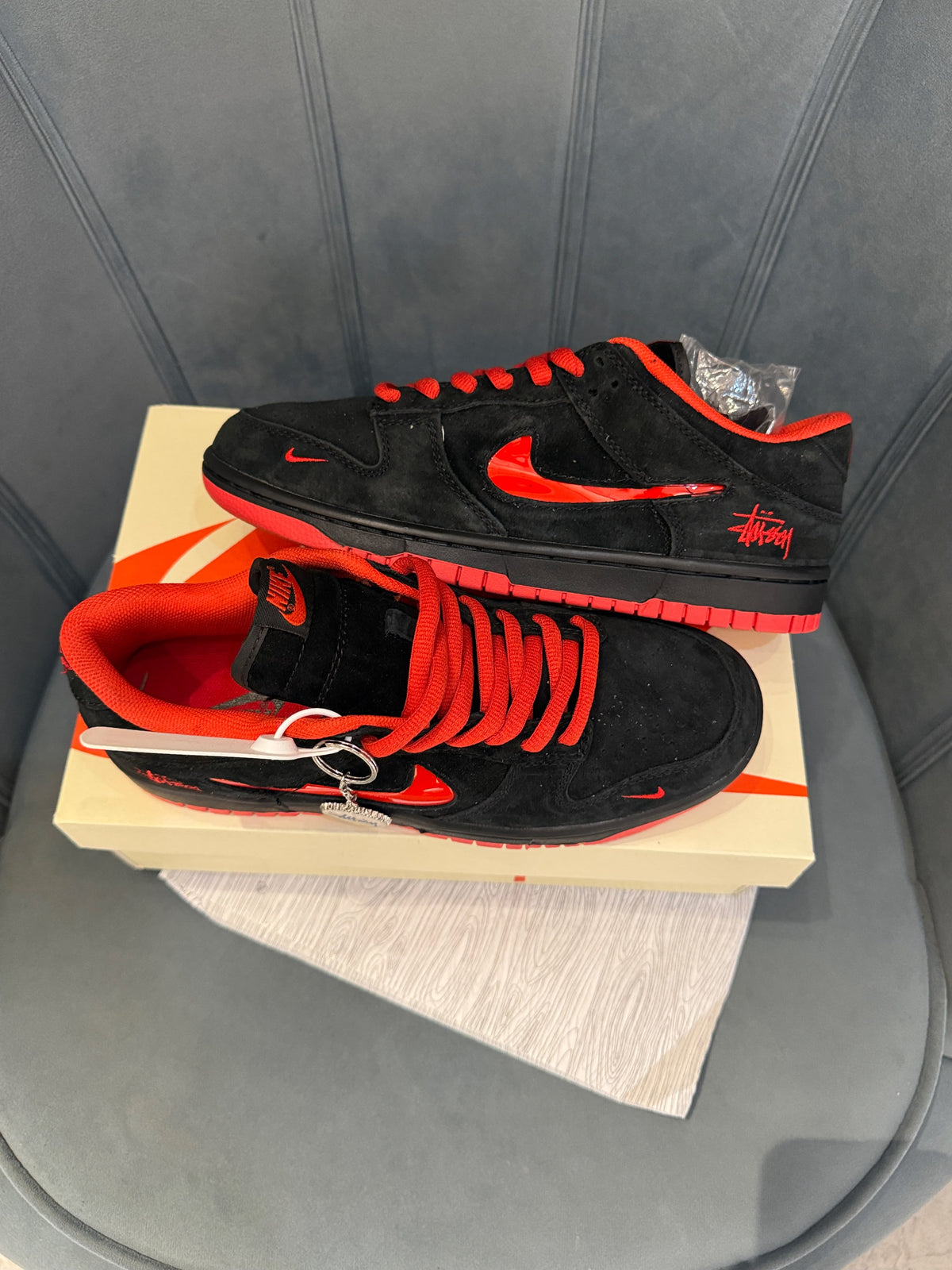 Nike sb dunk stussy x red