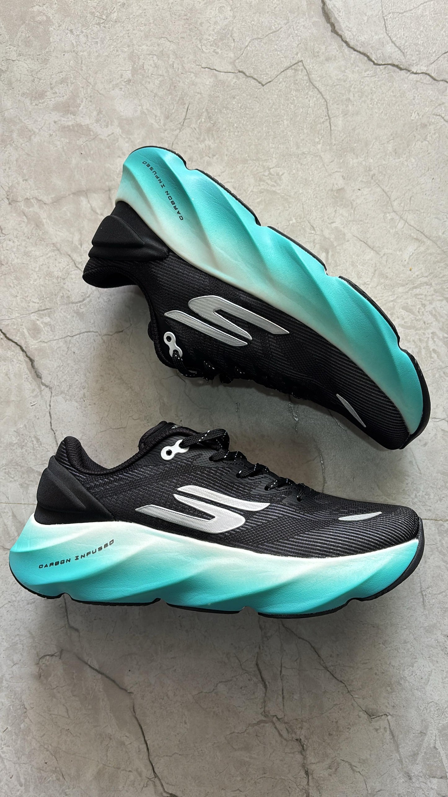 Sketchers aero burst