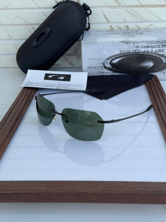 OAKLEY