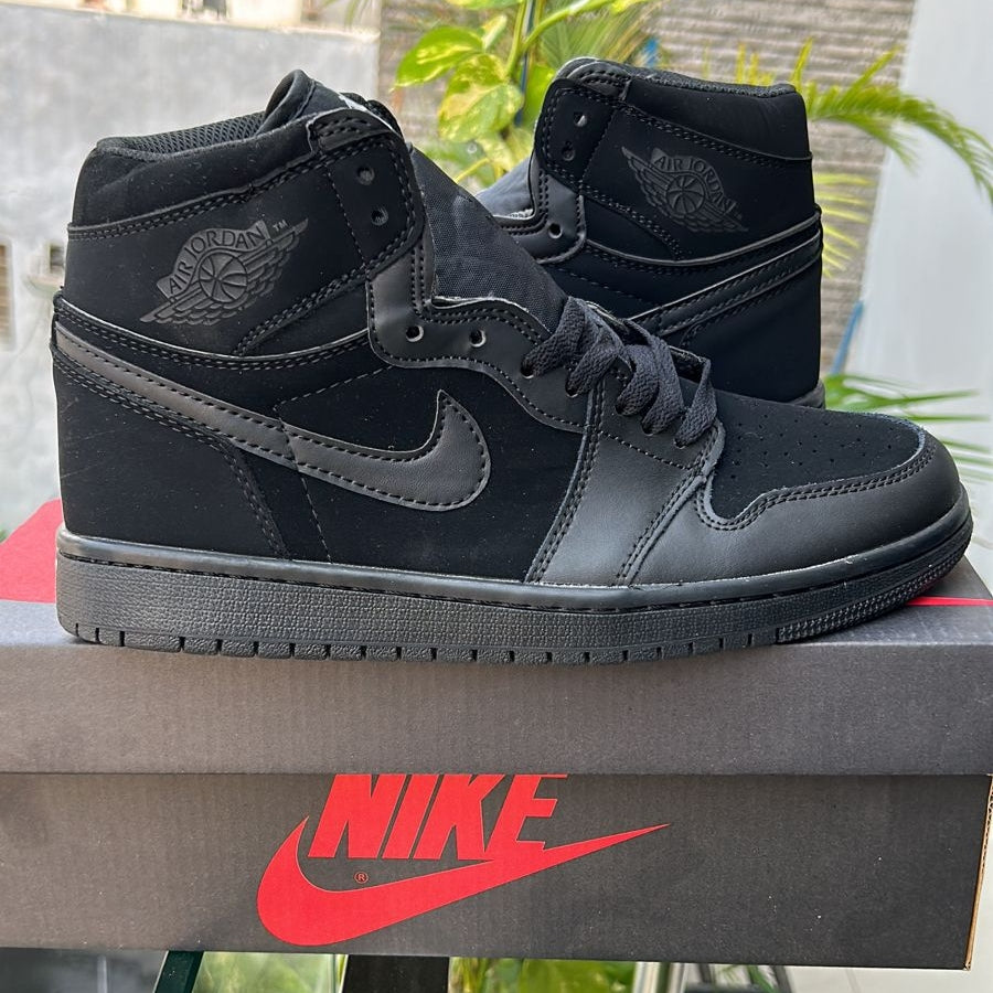 Nike air jordan 1 high triple black