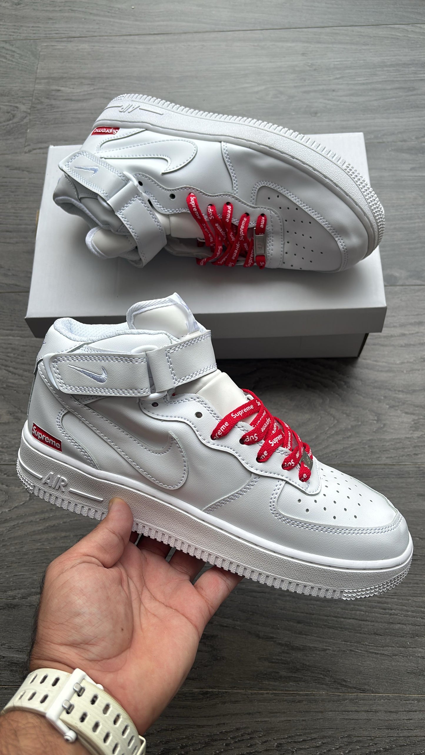 Nike airforce 1 mid white x supreme