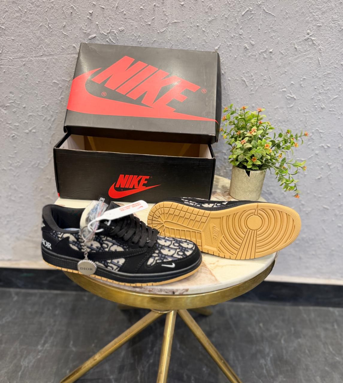 Nike air jordans retro 1 reverse travis x dior