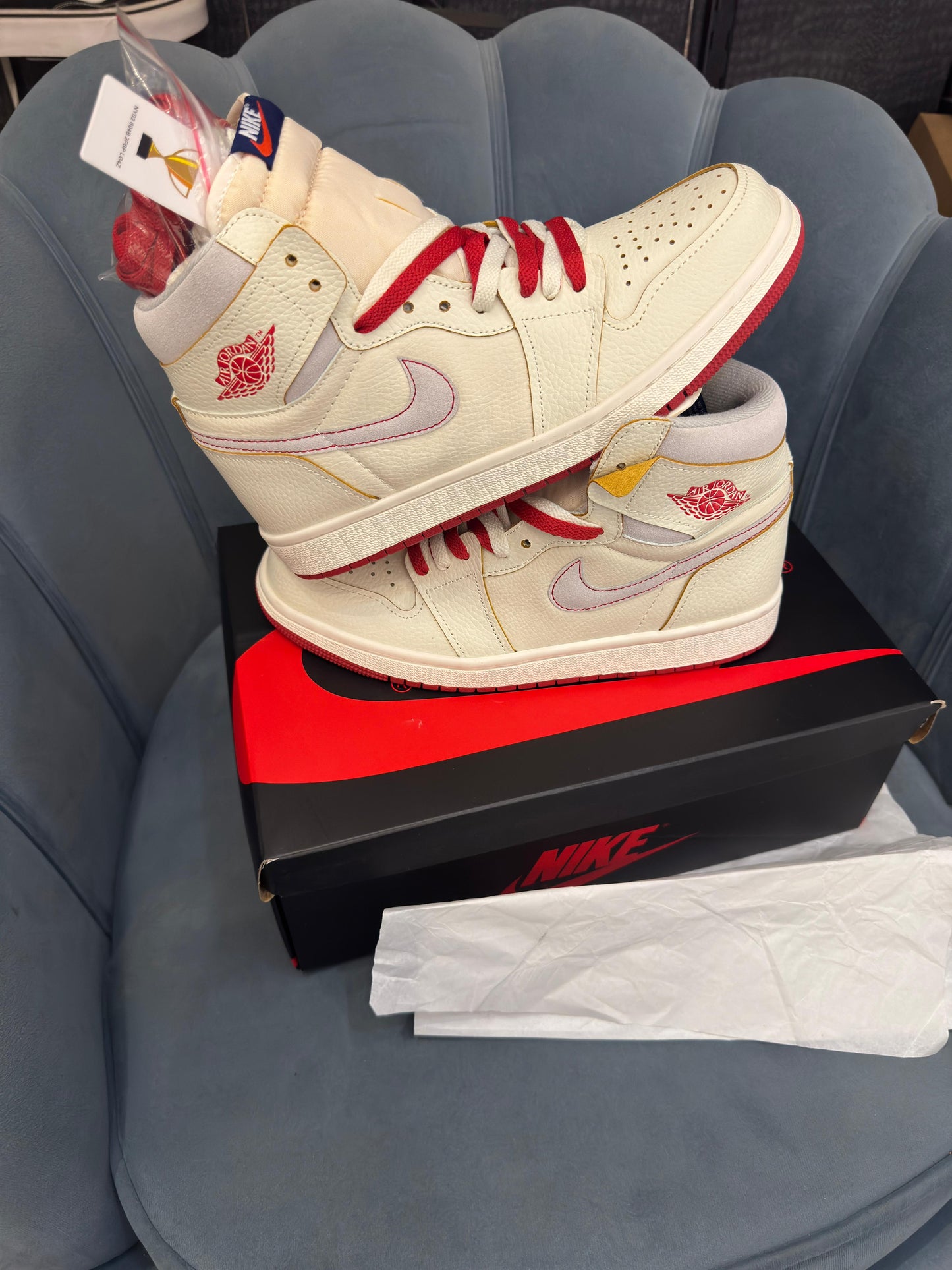 Nike air jordan retro 1 mid cinnabar