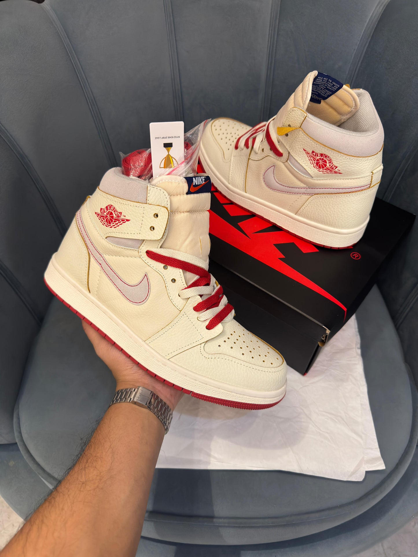 Nike air jordan retro 1 mid cinnabar