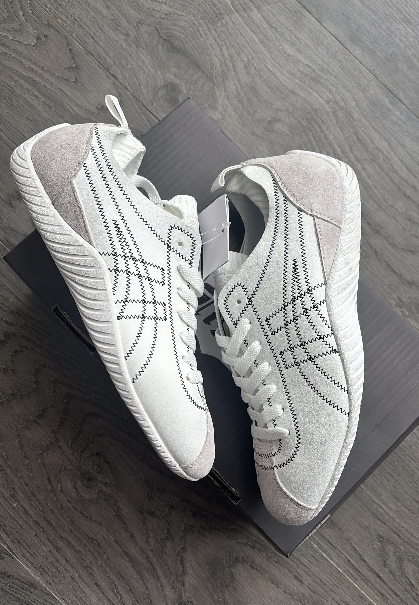 Ontisuka tiger sclaw
