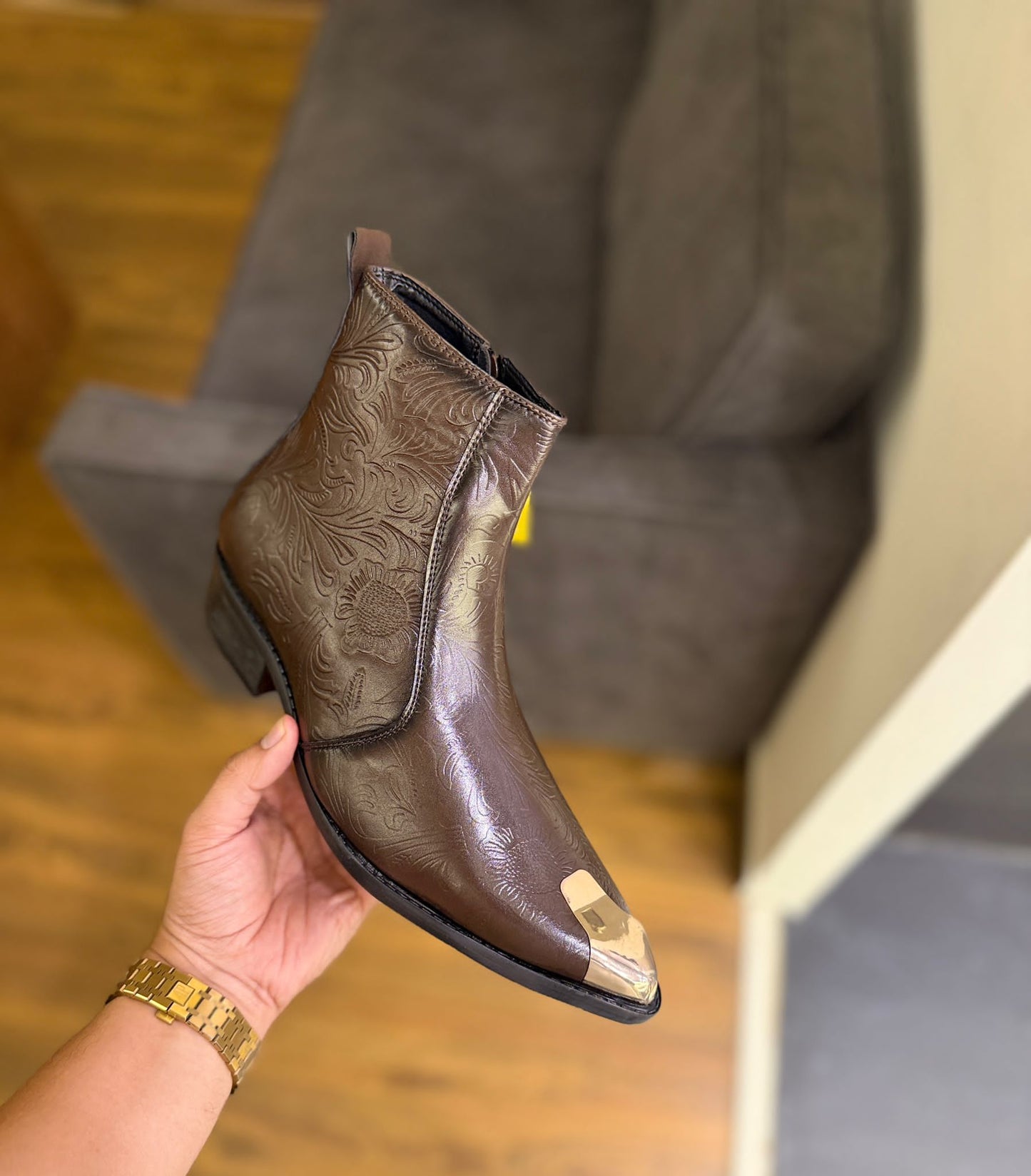 Chelsea metallic shoe