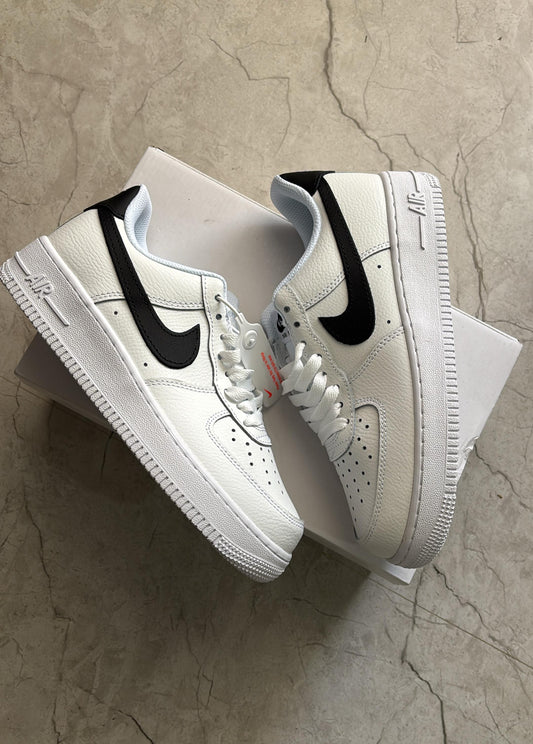 Nike airforce white black tick