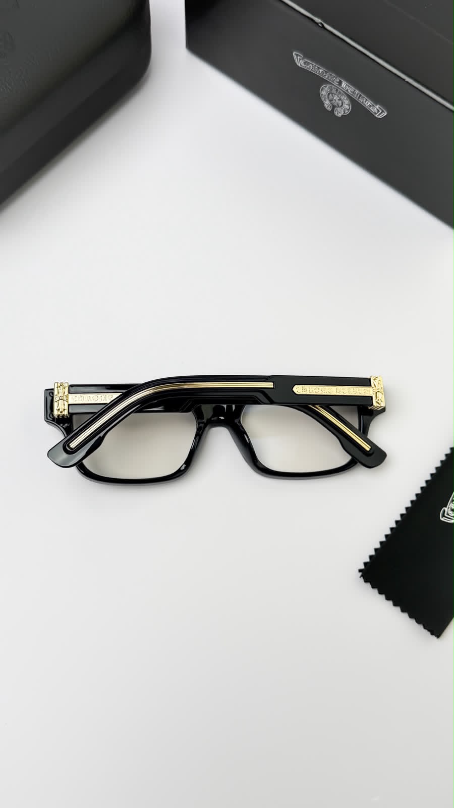 Chrome hearts