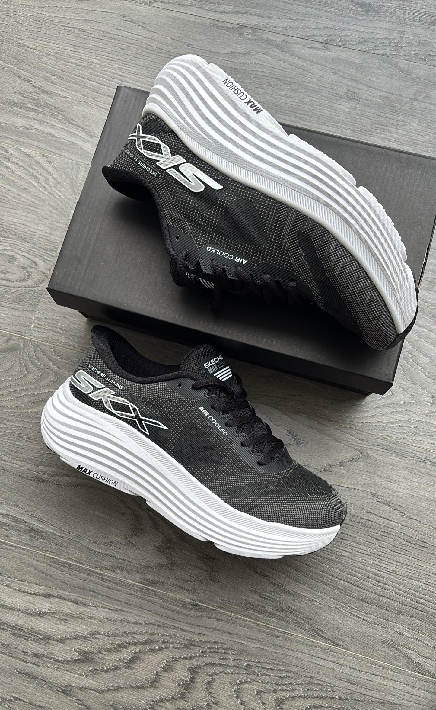 Skechers max cusion slip in