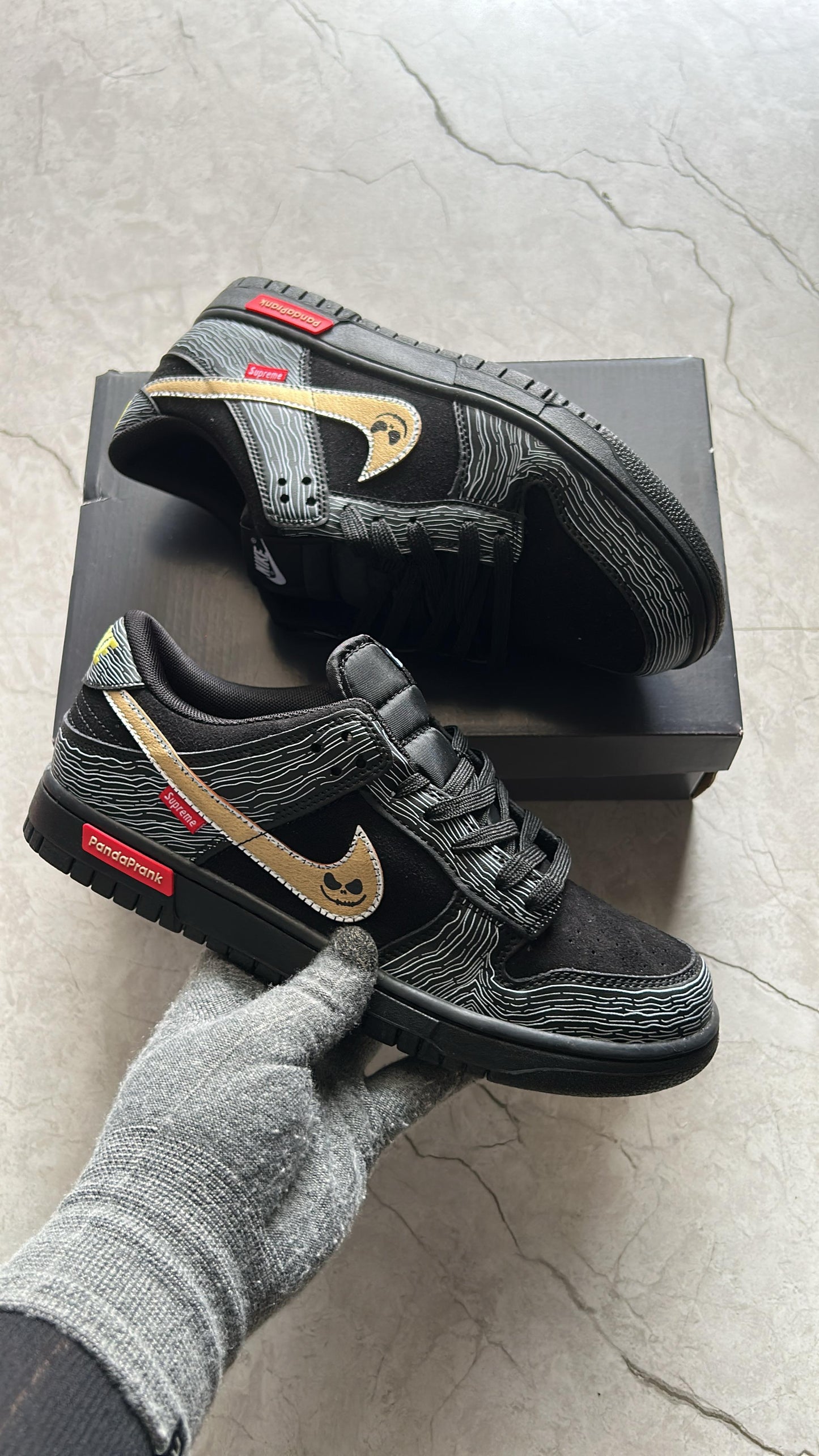 Nike sb dunk supreme panda prank