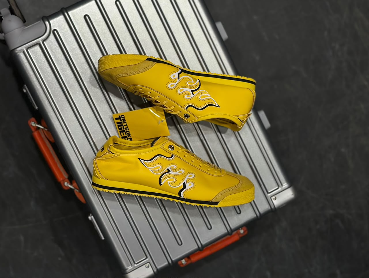 Onitsuka tiger sd fire yellow