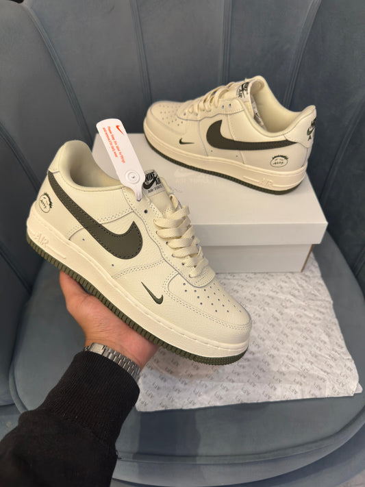 Nike airforce 1 kaws