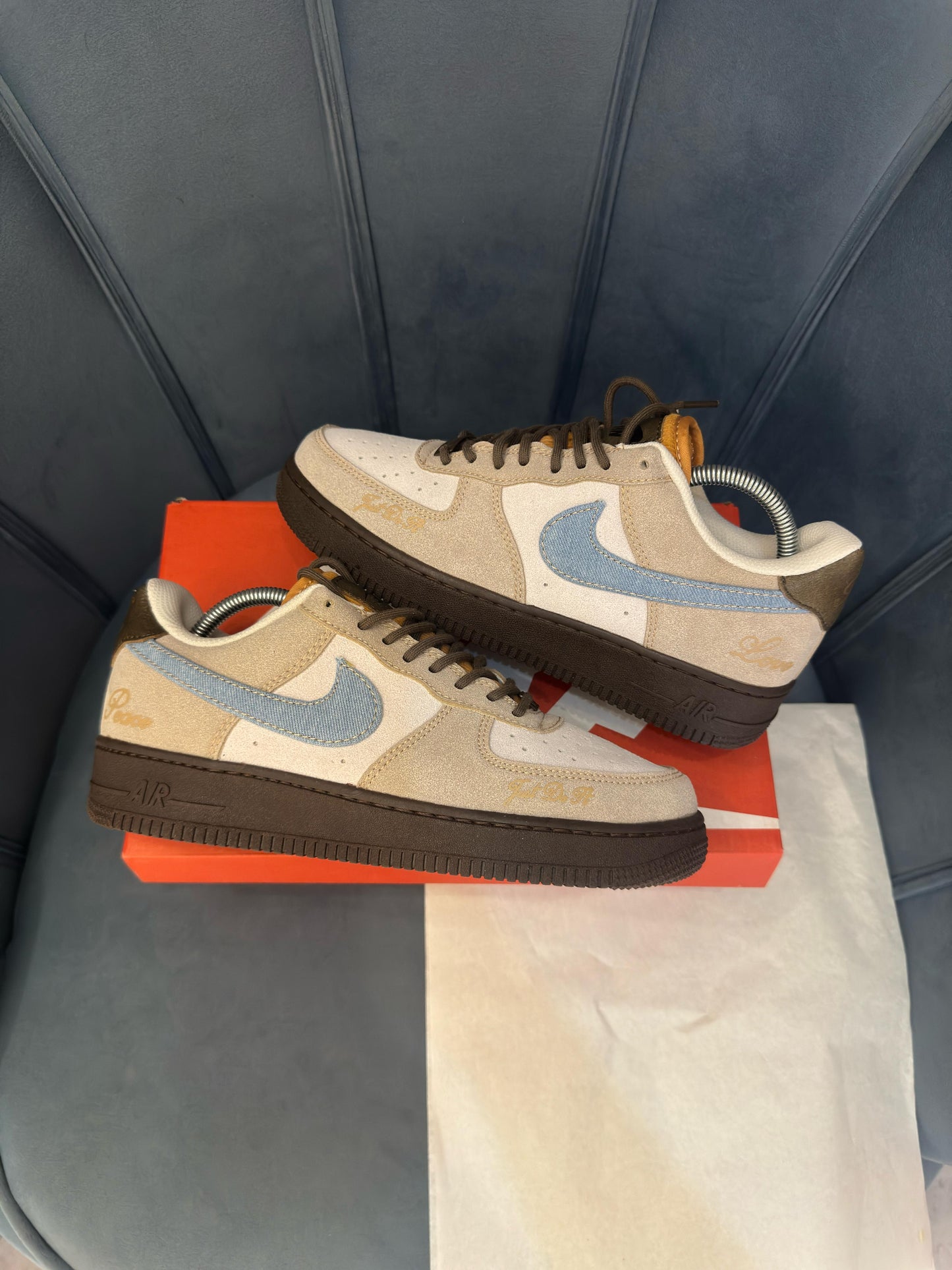 Nike airforce 1 love and peace