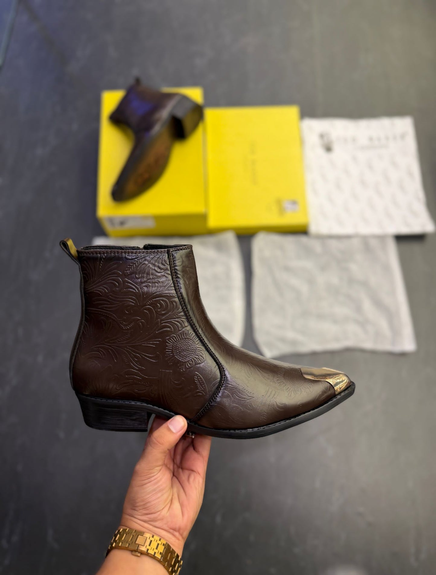 Chelsea metallic shoe