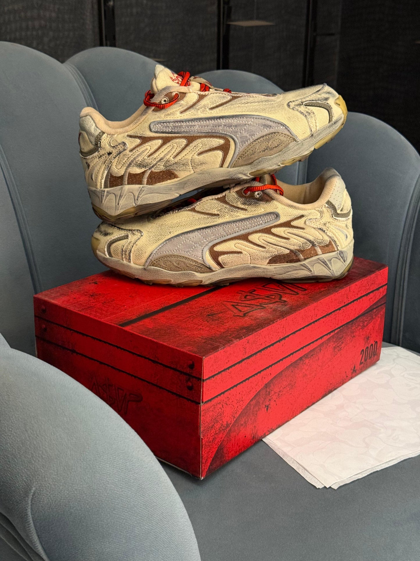 Puma inhale asap beige red white