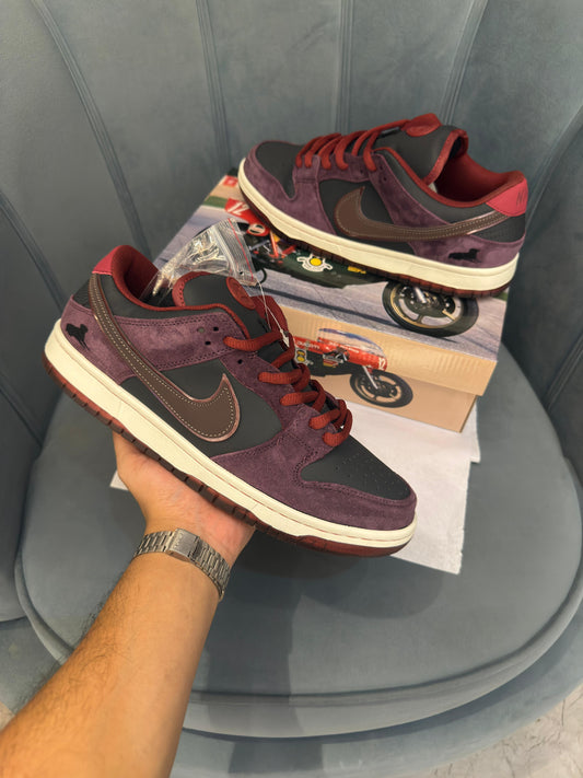 Nike sb dunk x riot skate shop