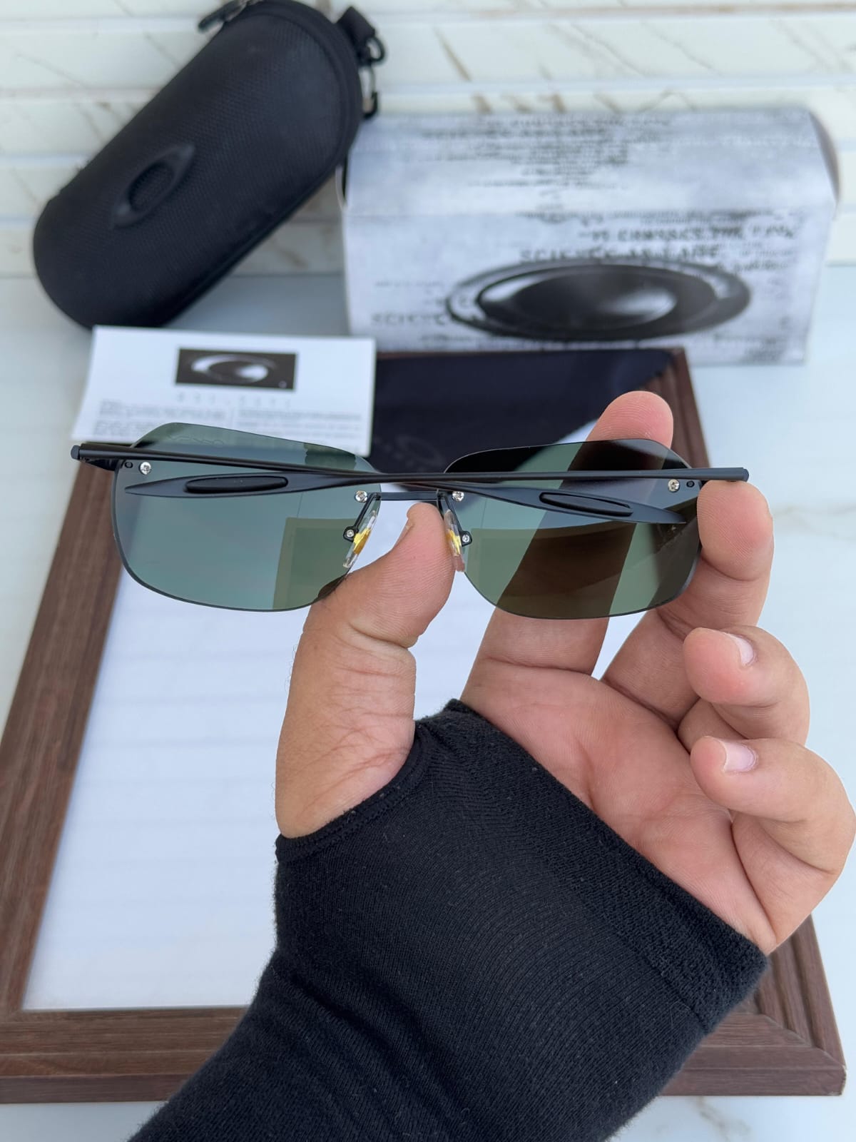 OAKLEY