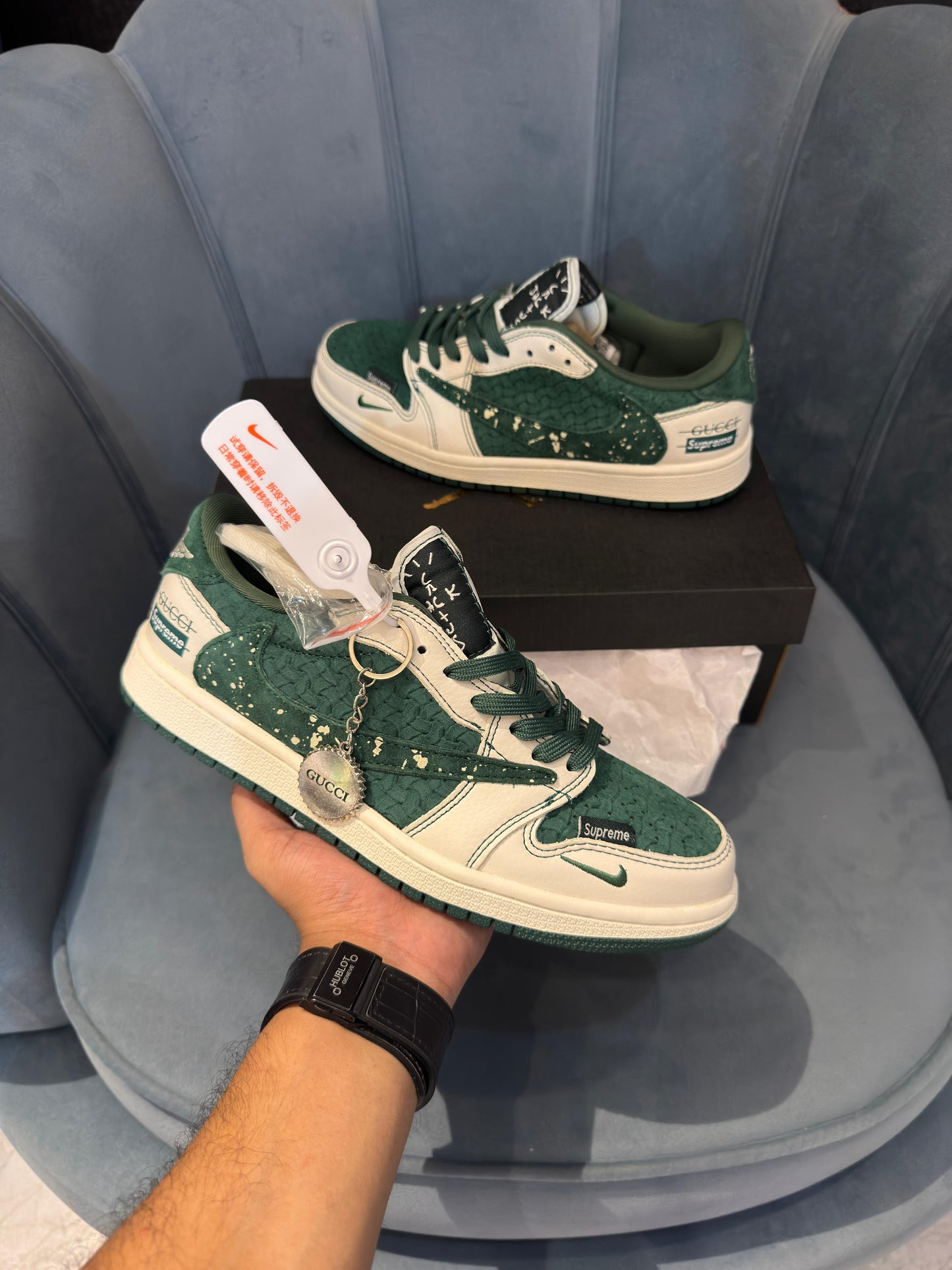 Nike air jordan retro 1 reverse supreme gucci