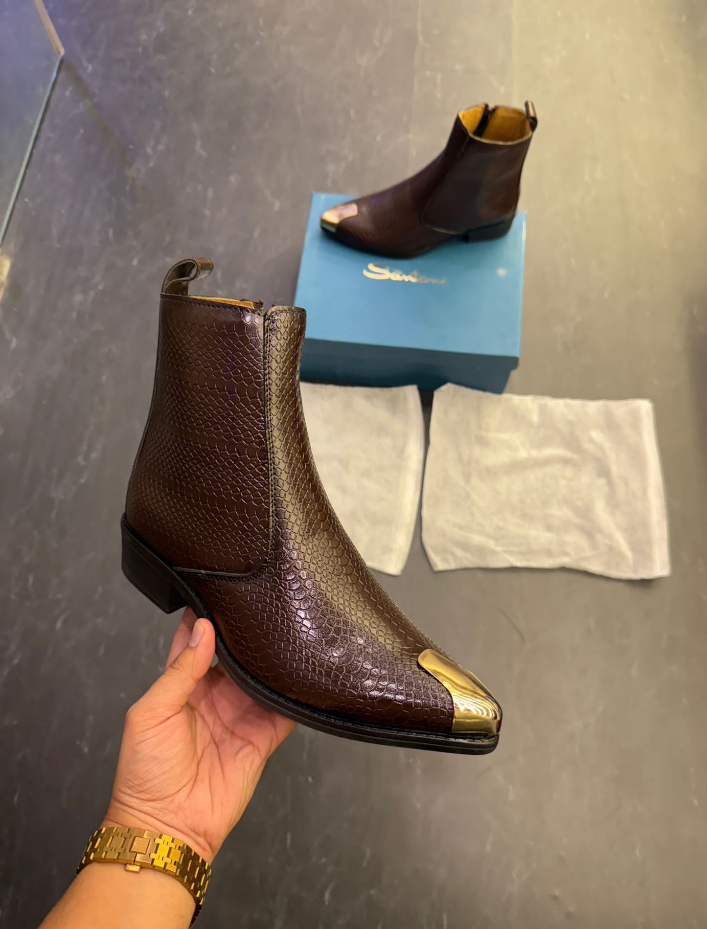 Chelsea metallic shoe