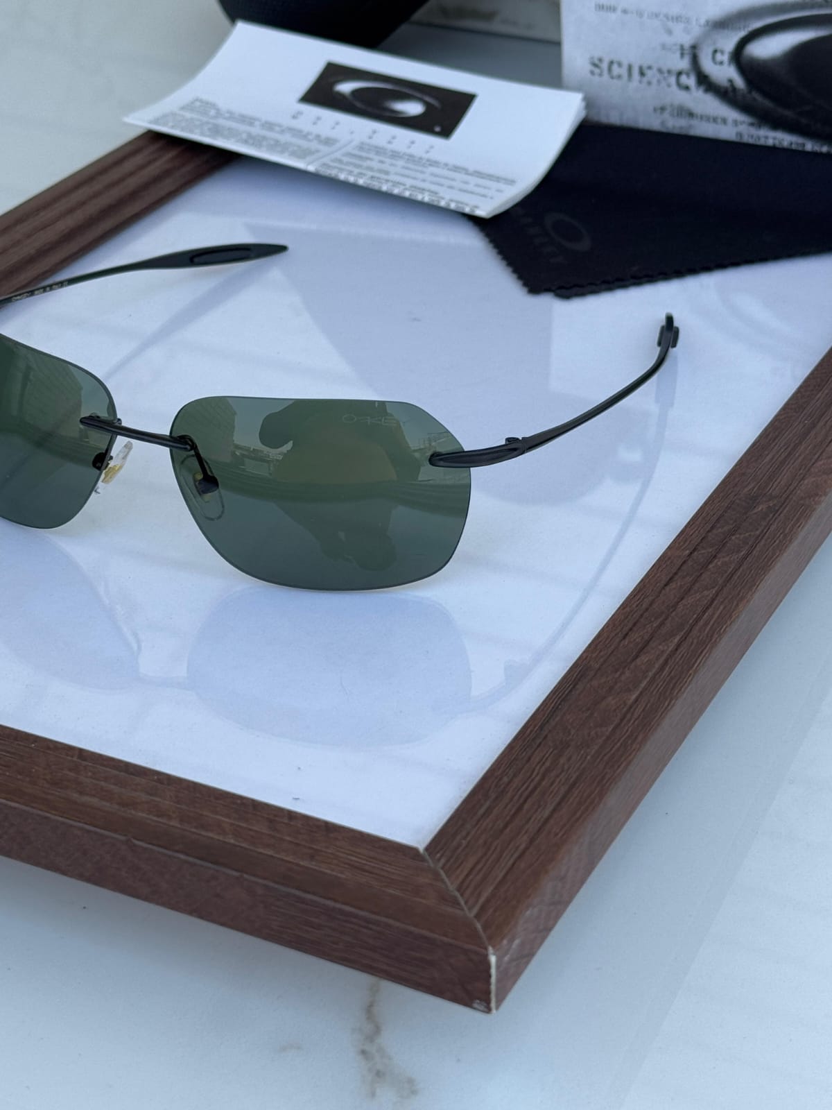 OAKLEY