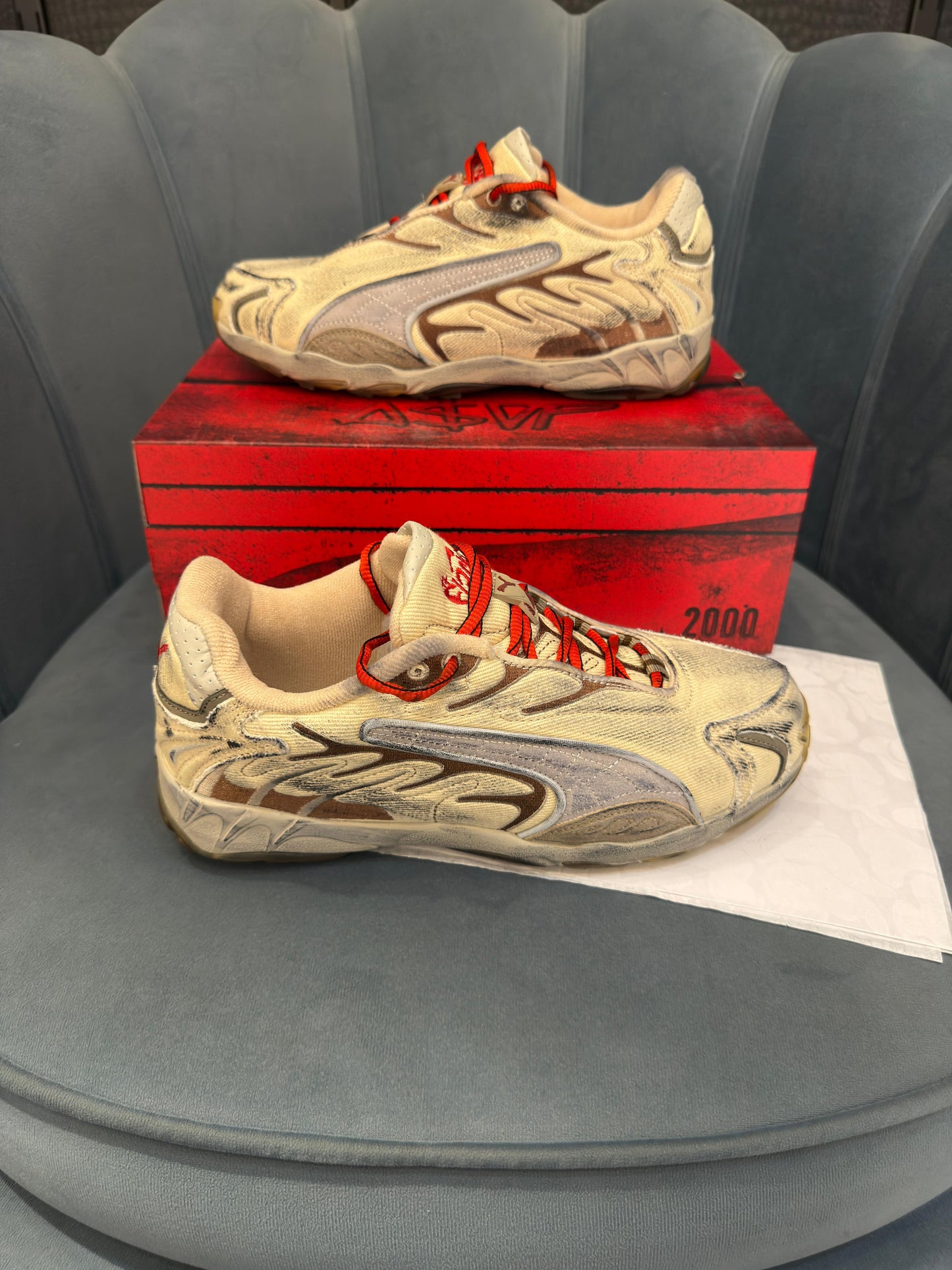 Puma inhale asap beige red white
