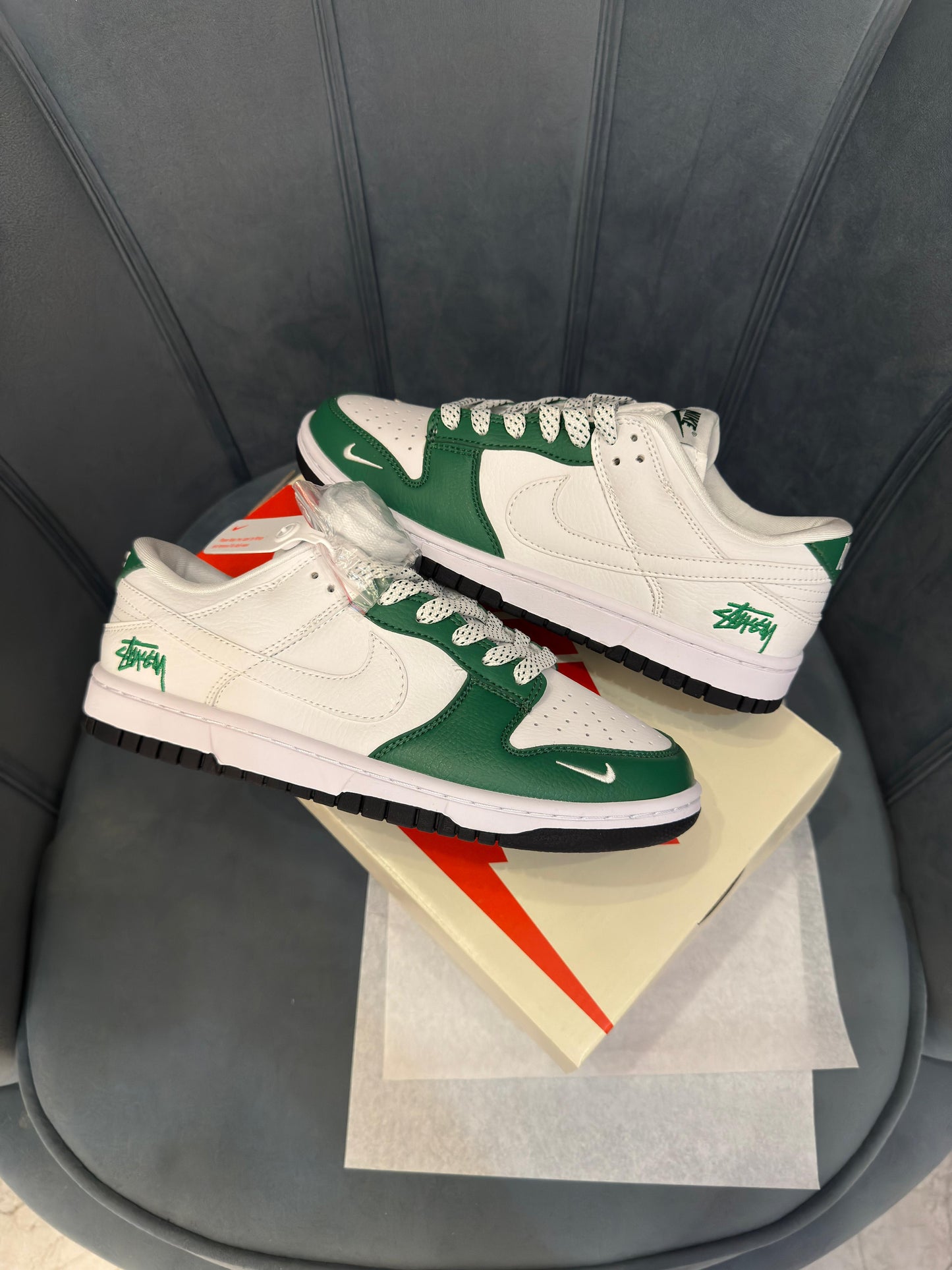 Nike air jordans retro 1 low undefeated