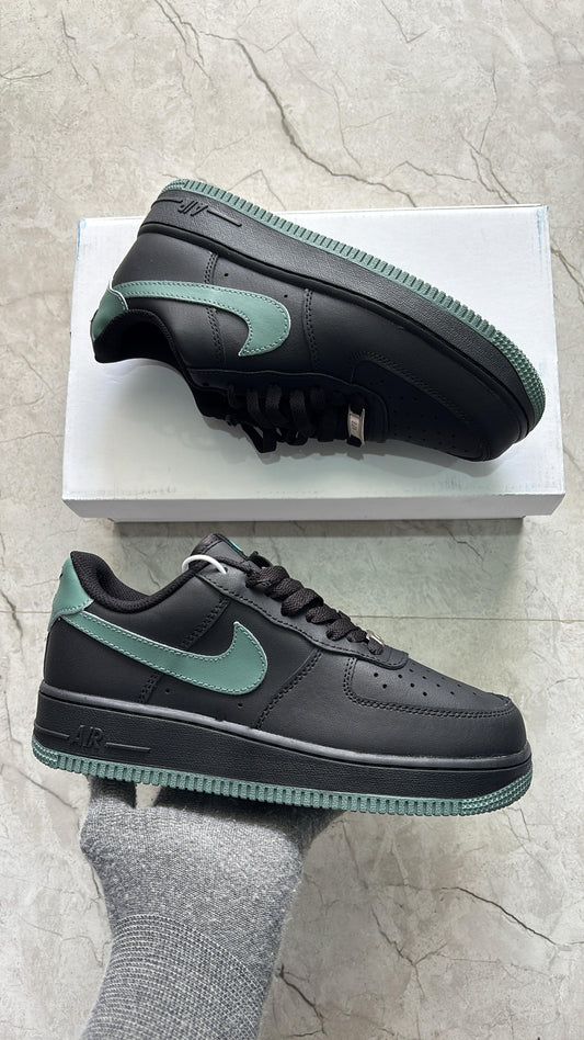 Nike airforce black green tick