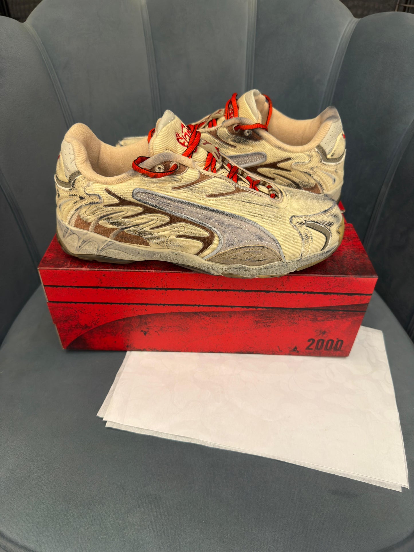 Puma inhale asap beige red white