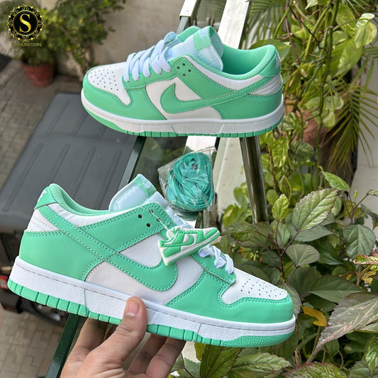 Nike sb dunk low green glow