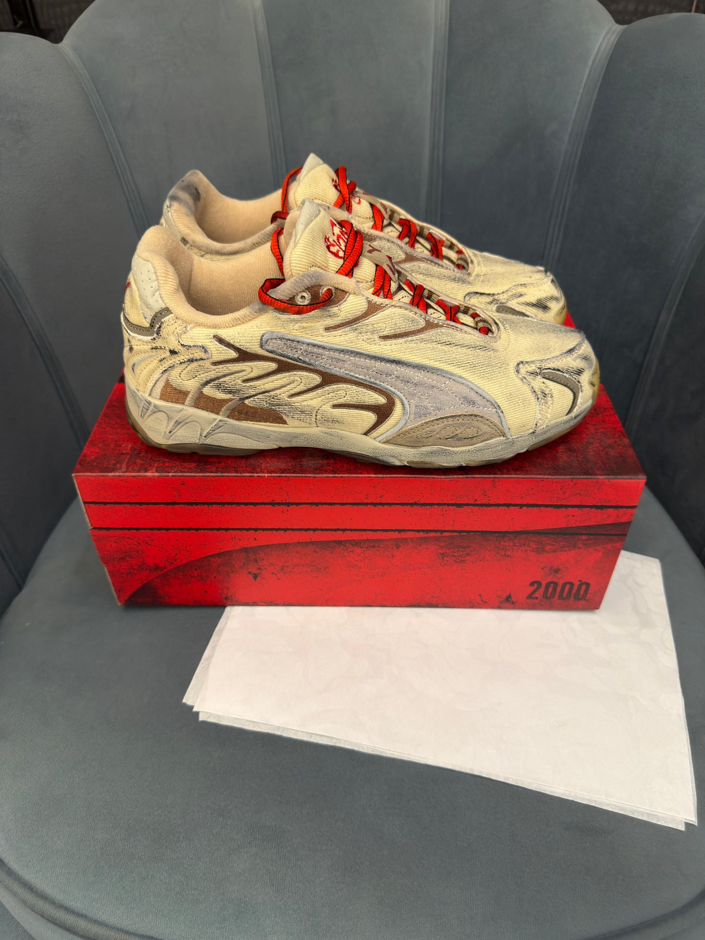 Puma inhale asap beige red white