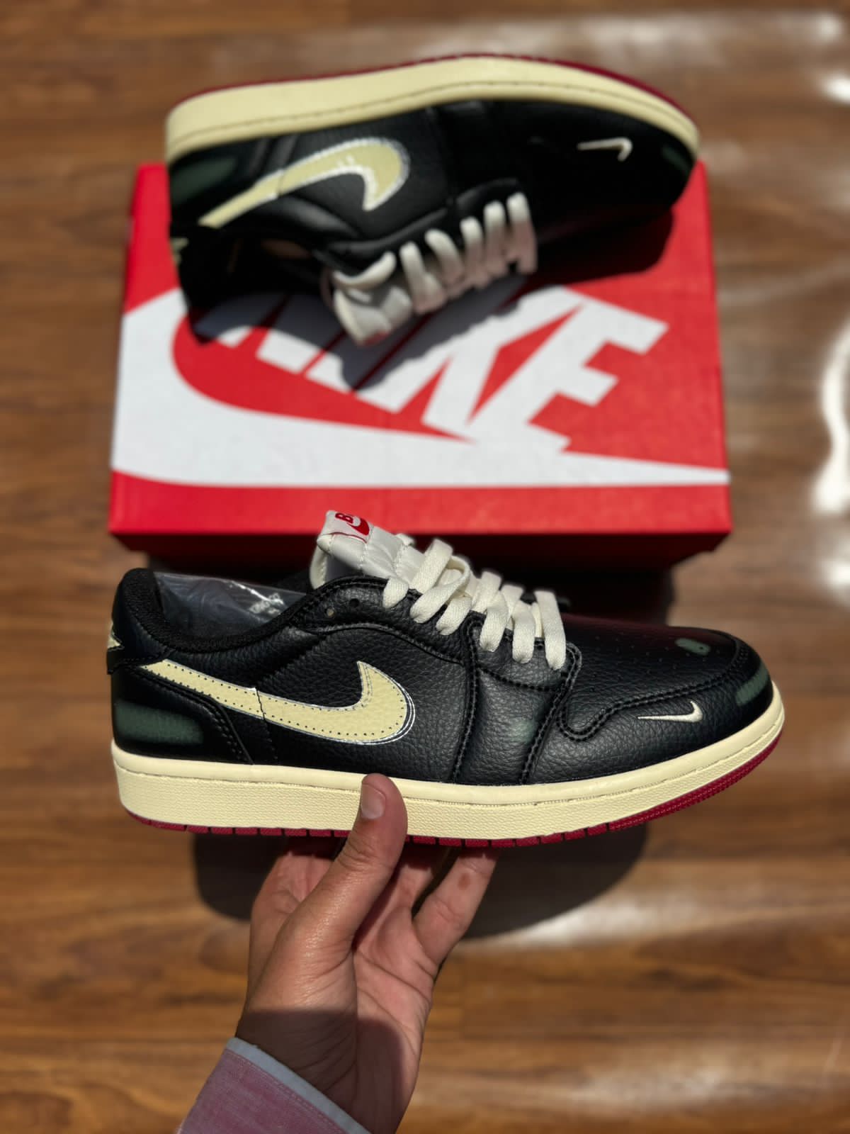 Nike air jordan low 1
