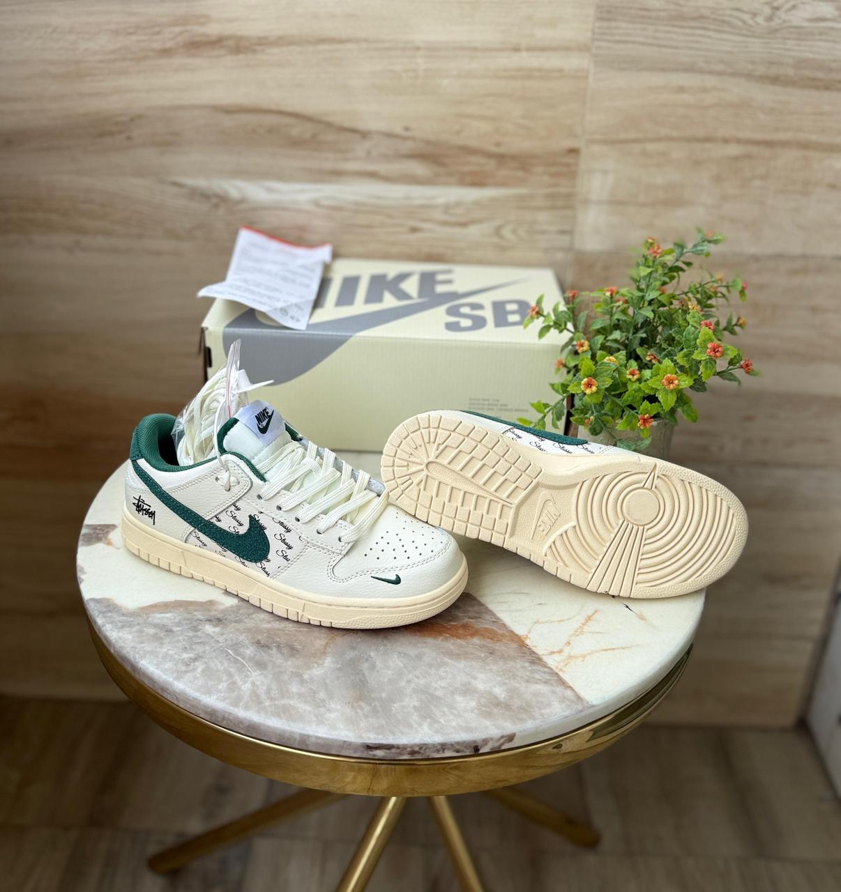 Nike sb dunk stussy white green 2025