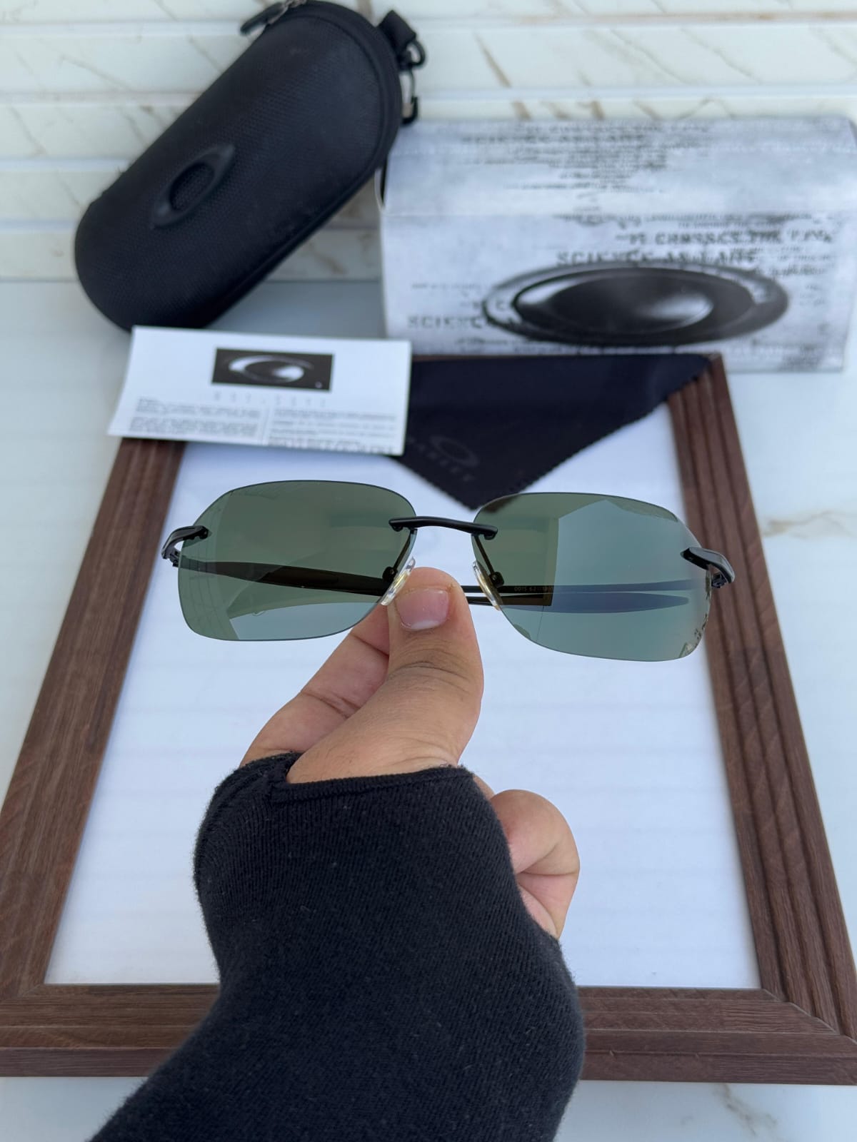 OAKLEY