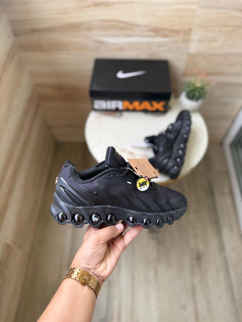 Nike airmax DN8 black red
