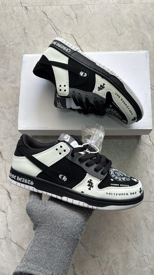 Nike sb dunk x chrome hearts