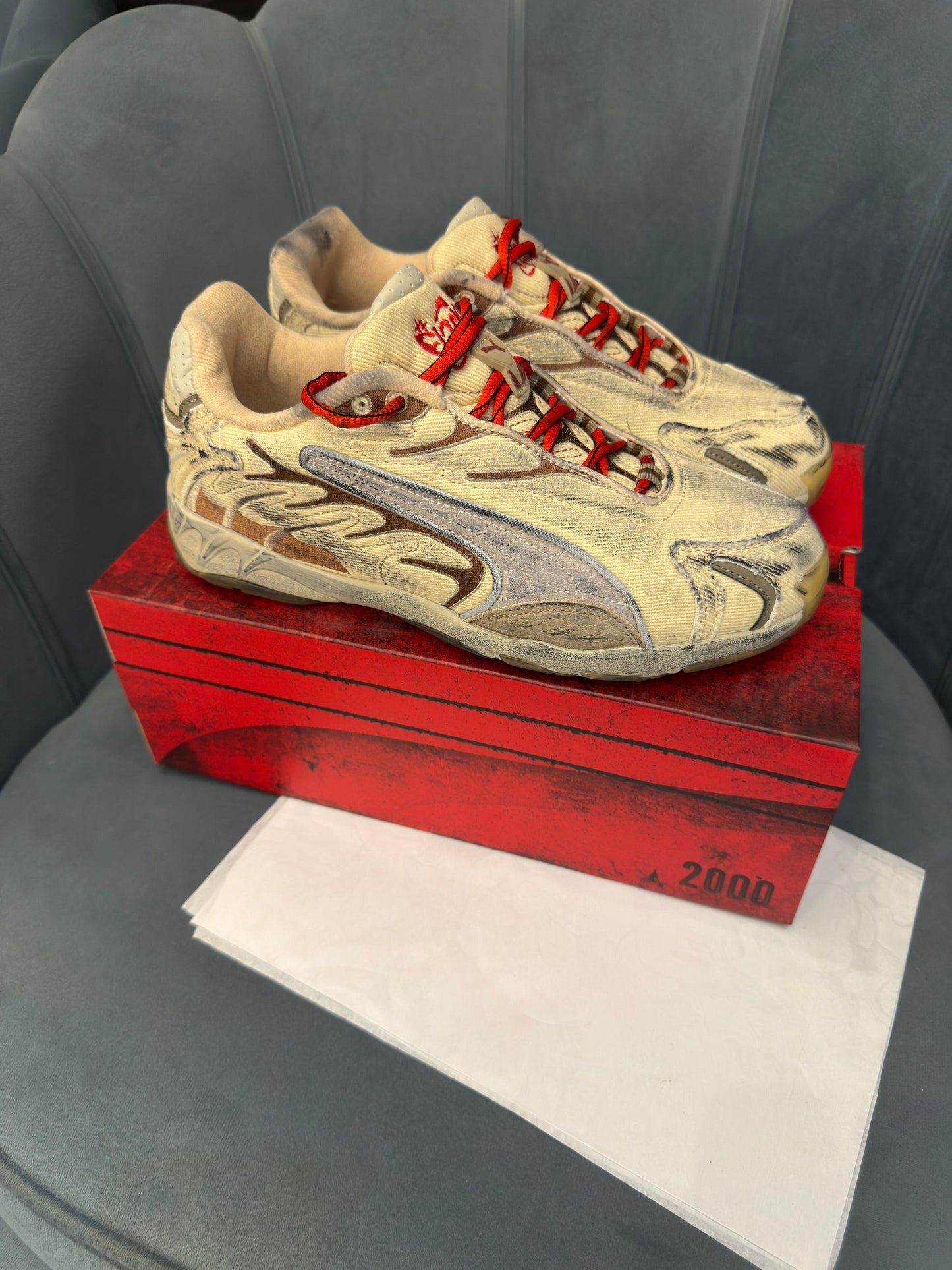 Puma inhale asap beige red white